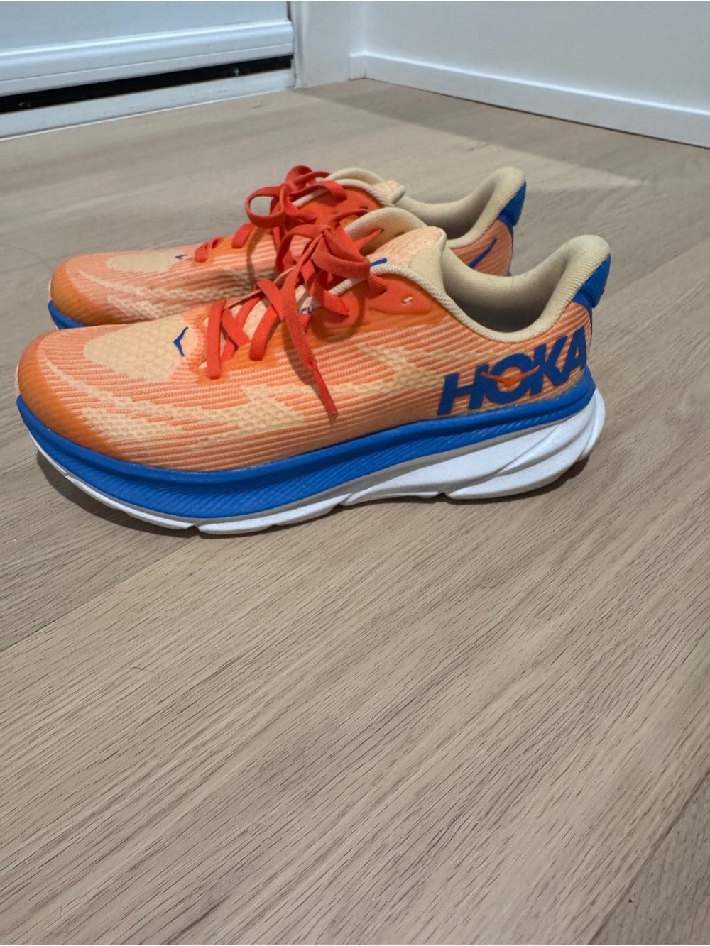 HOKA Clifton 9 - ladies 8 or youth 6